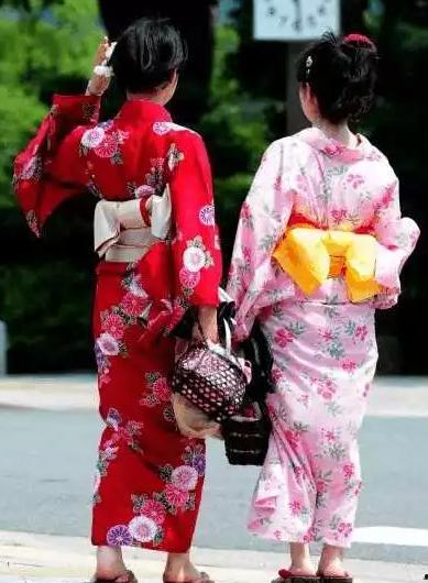 日本女人穿和服,探寻日本女性的传统服饰魅力