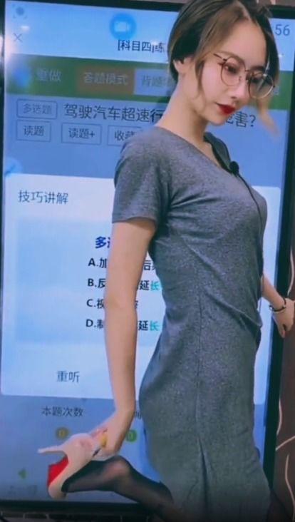 美女穿丝袜放大视频,美女丝袜美腿大放异彩