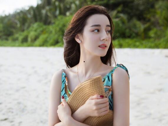 热巴迪丽床戏视频,激情演绎，情感纠葛引热议