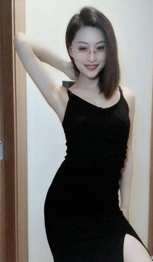 丝袜眼镜少妇贴吧,揭秘网络红人背后的故事
