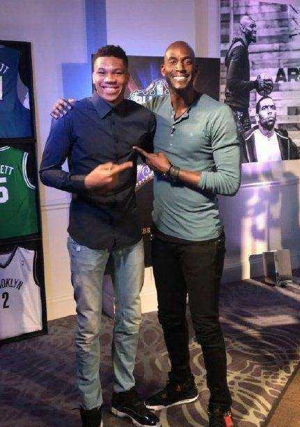 明星大咪咪图片,时尚与自信的完美融合